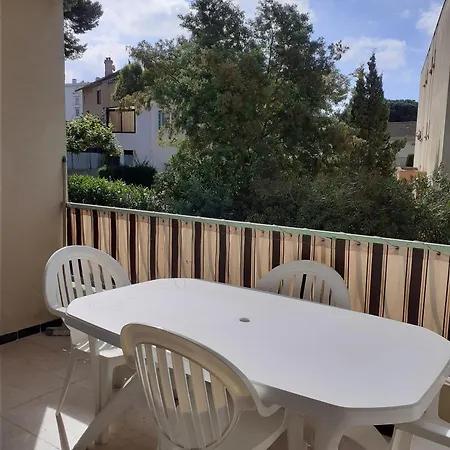 Les Iris Apartment